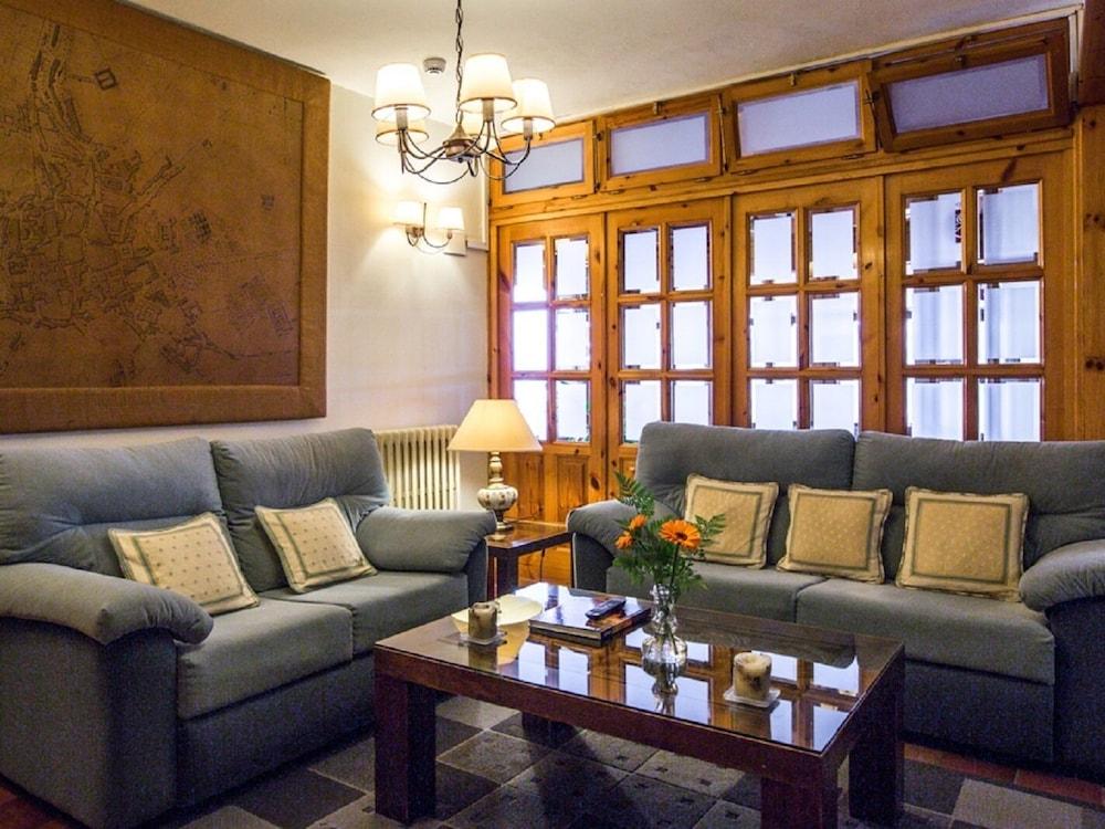 Hotel Casa Camila Oviedo Buitenkant foto
