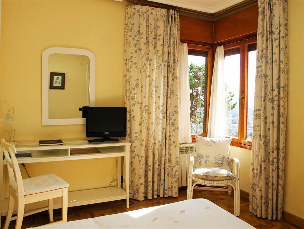 Hotel Casa Camila Oviedo Buitenkant foto